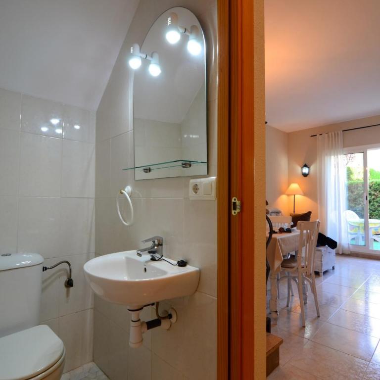 House in LEstartit near Sandy Beach - Two-Bedroom Holiday Home - 17