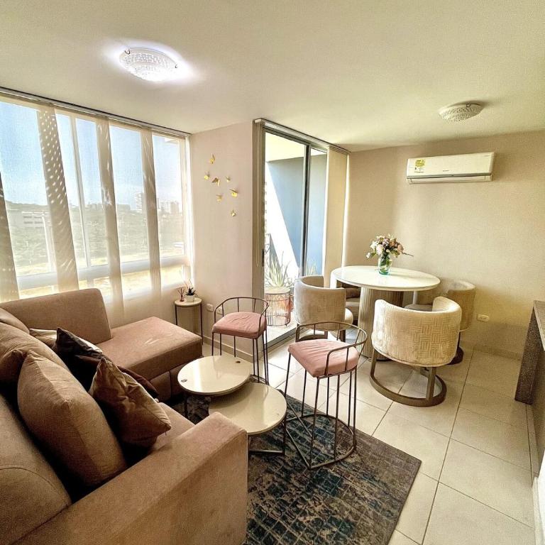 Moderno apartamento con piscina - Apartamento de 3 dormitorios con balcón - 1