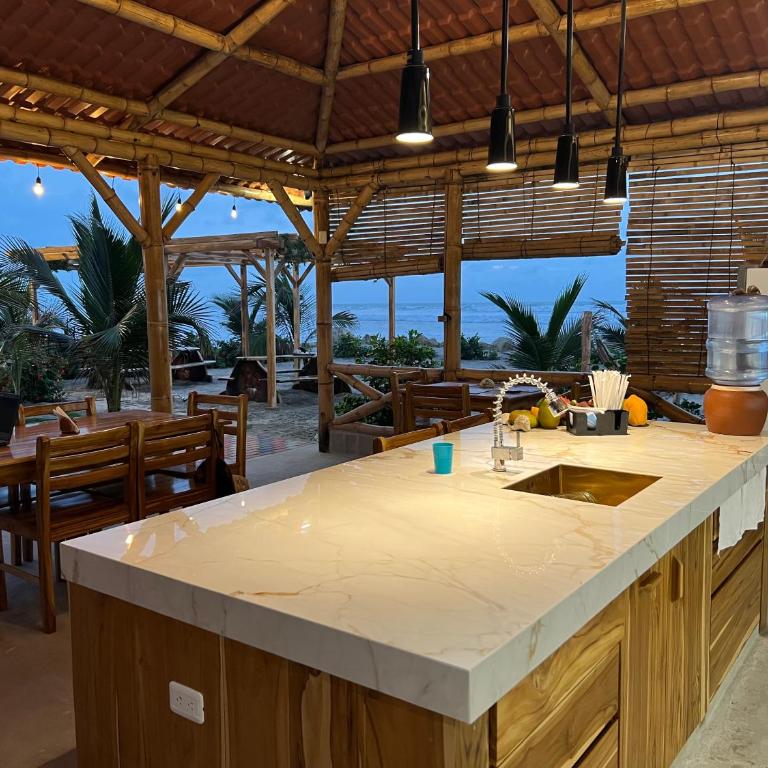 Sirena's Beach and Surf Club - Suite con vistas al mar - 14