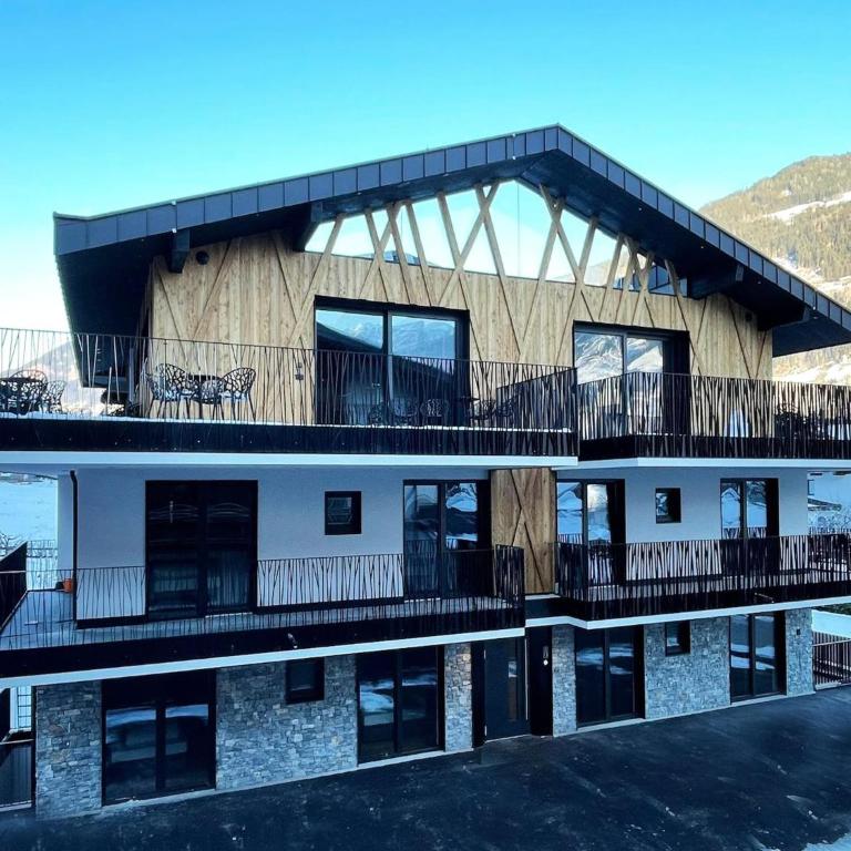 Chalet in Zillertal near Ski Slopes & Whirlpool - Ferienhaus mit 8 Schlafzimmern - 2