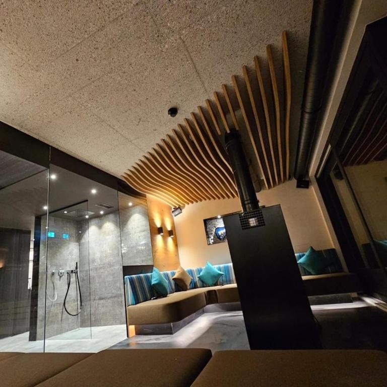Chalet in Zillertal near Ski Slopes & Whirlpool - Ferienhaus mit 8 Schlafzimmern - 8