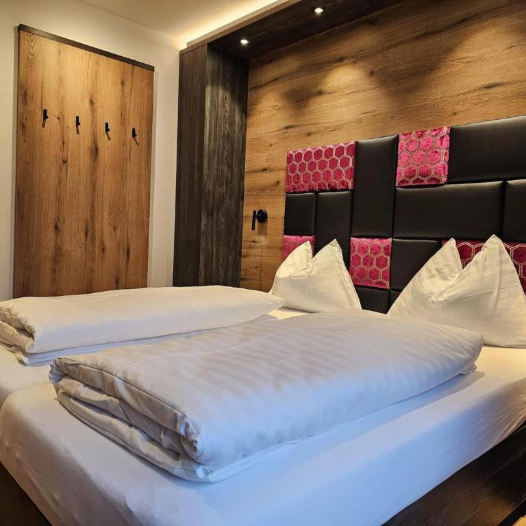 Chalet in Zillertal near Ski Slopes & Whirlpool - Ferienhaus mit 8 Schlafzimmern - 16