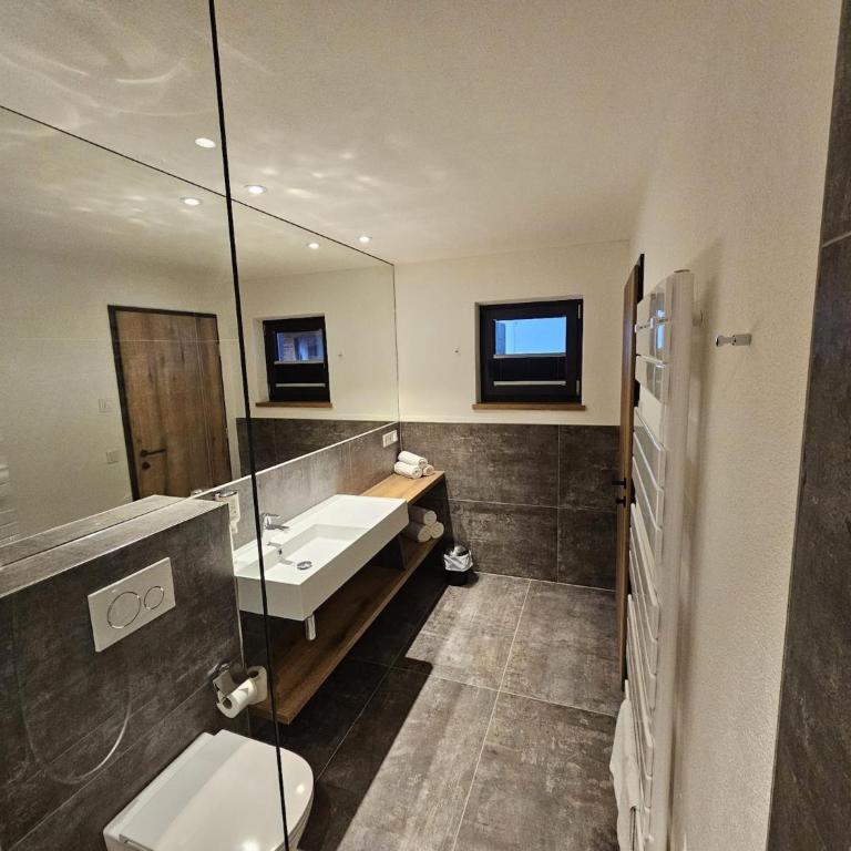 Chalet in Zillertal near Ski Slopes & Whirlpool - Ferienhaus mit 8 Schlafzimmern - 17