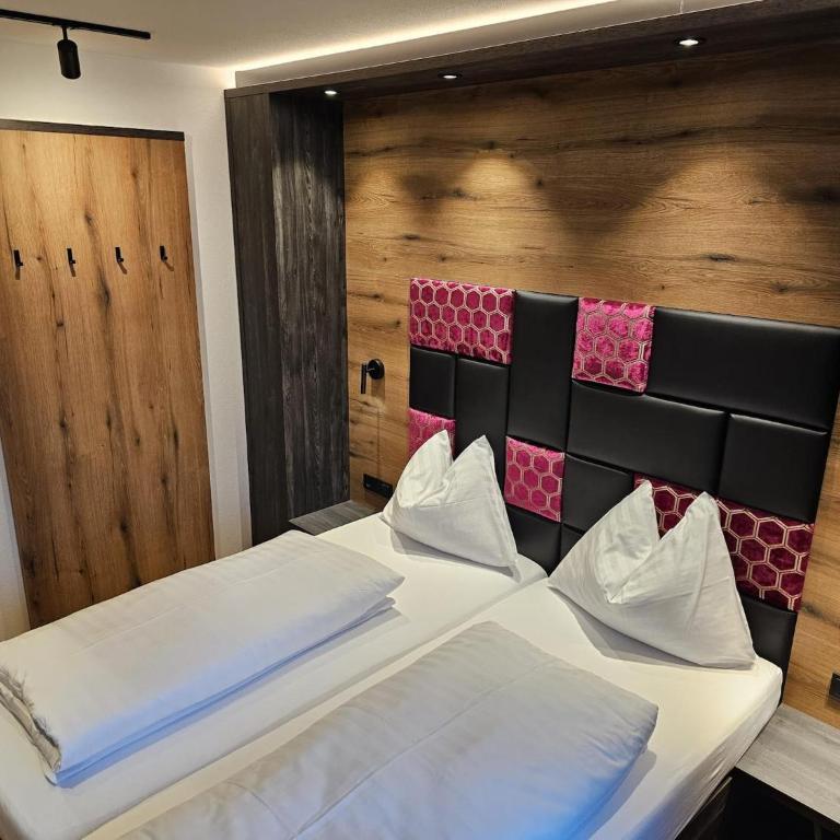 Chalet in Zillertal near Ski Slopes & Whirlpool - Ferienhaus mit 8 Schlafzimmern - 14