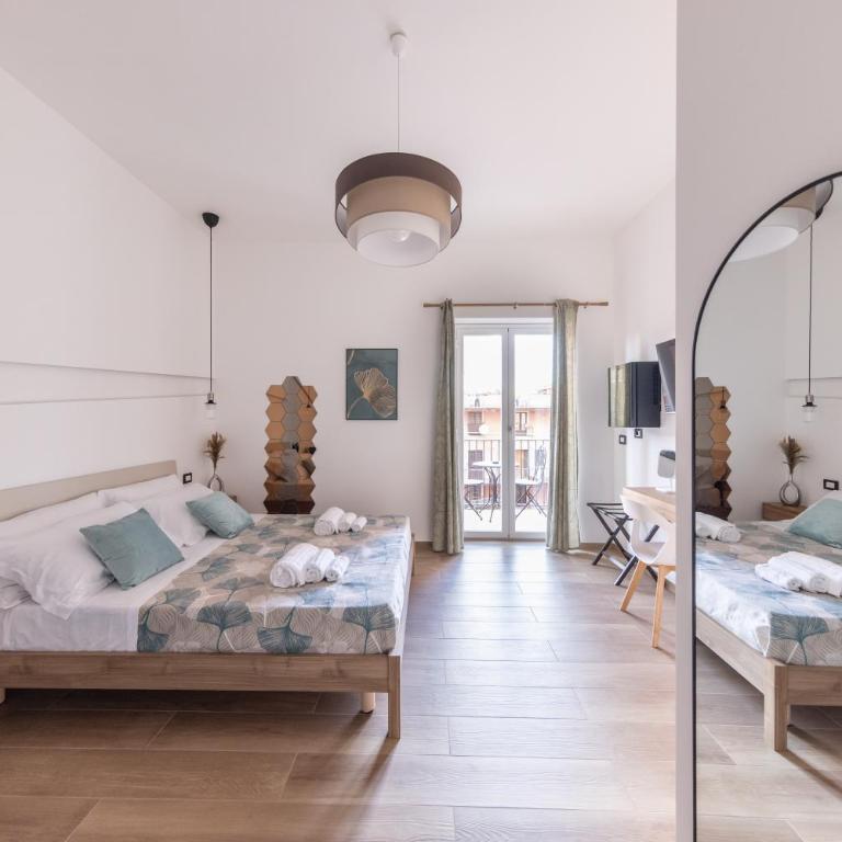 Armony Luxury Suites - Deluxe Double Room with Balcony - 3