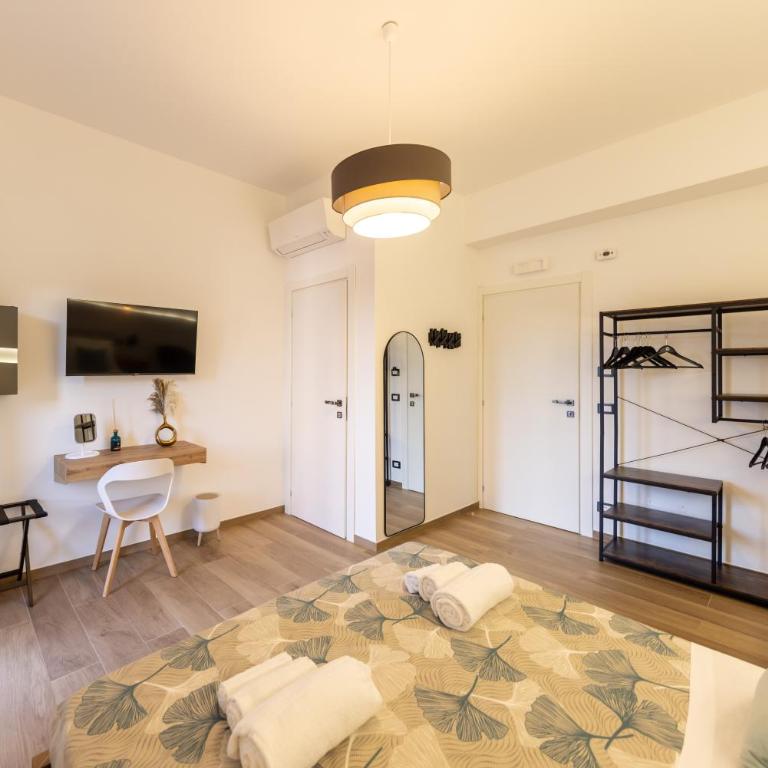 Armony Luxury Suites - Deluxe Double Room with Balcony - 4