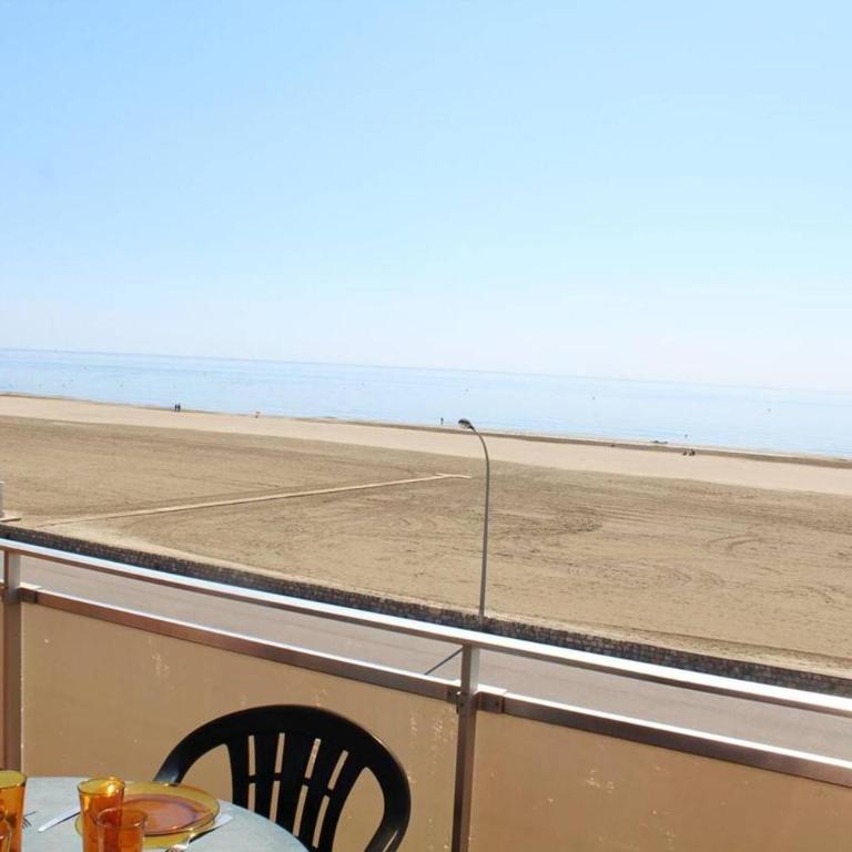 Appartement 3 pièces PORT LA NOUVELLE PN210-064 - Appartement 2 Chambres - 1