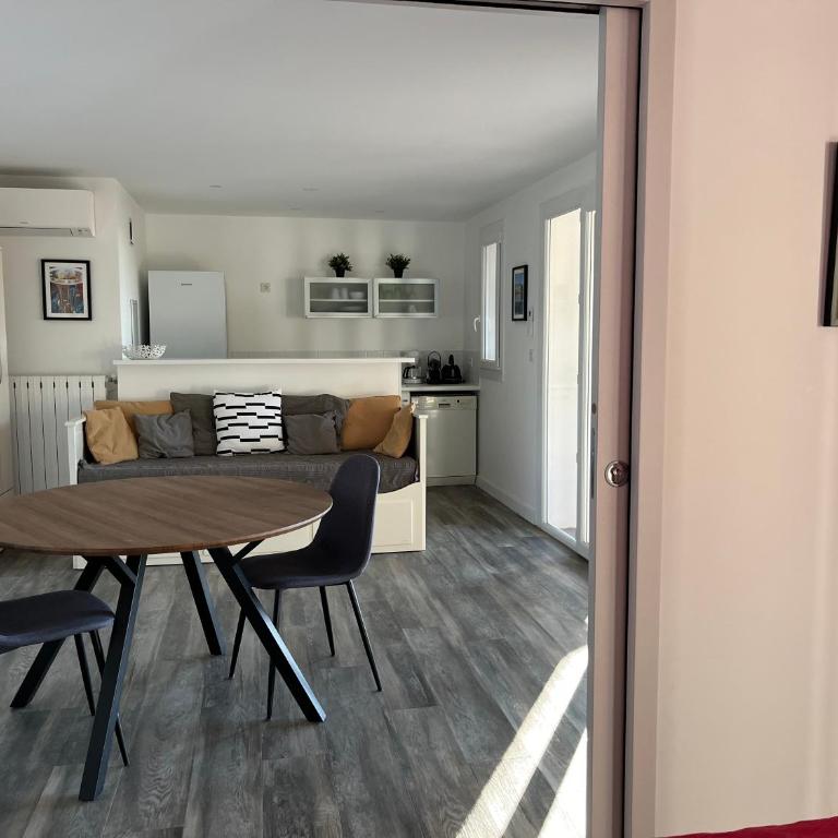 Bas de villa, vue mer, terrasse, clim, piscine - One-Bedroom Apartment - 17
