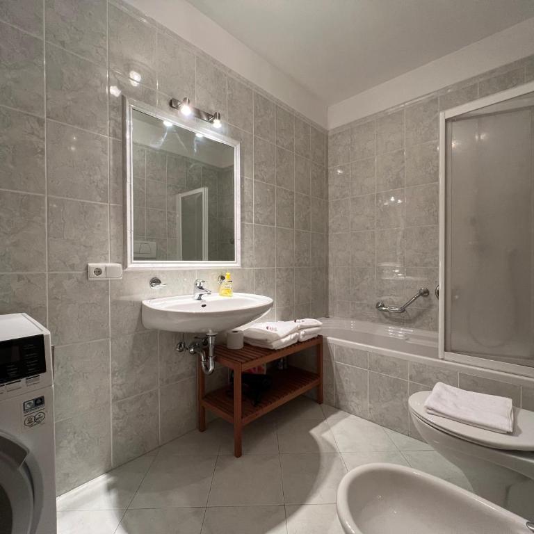 Saint Martin Guest House - Appartamento con 1 Camera da Letto, Balcone e Vista Montagna - 5