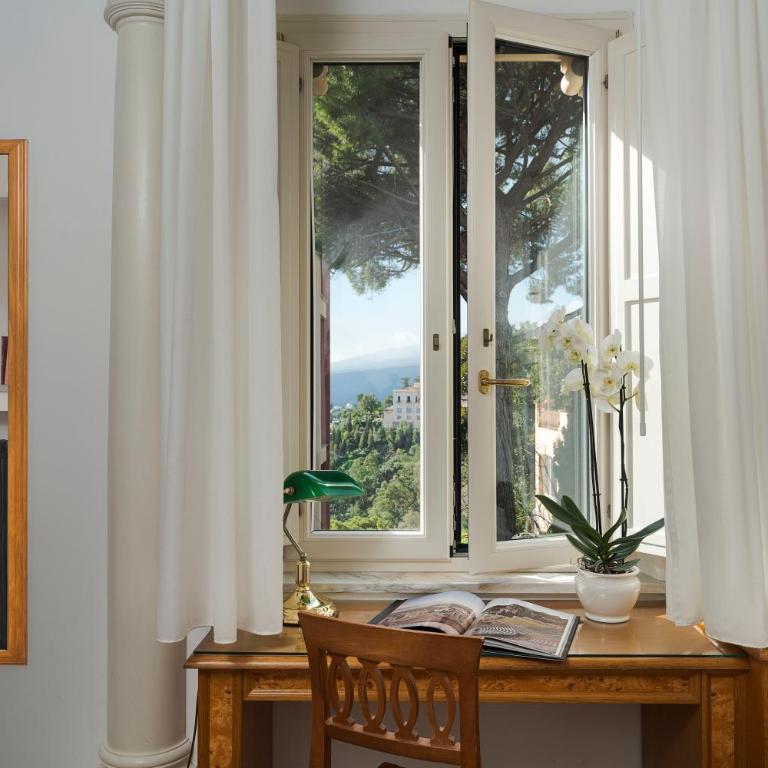 Hotel Villa Schuler - Top Floor Junior Suite with Garden View - 4