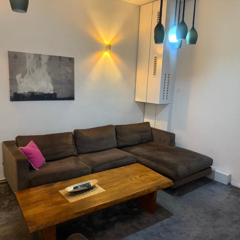 Old Town Luxe Living - One-Bedroom Apartment - 1