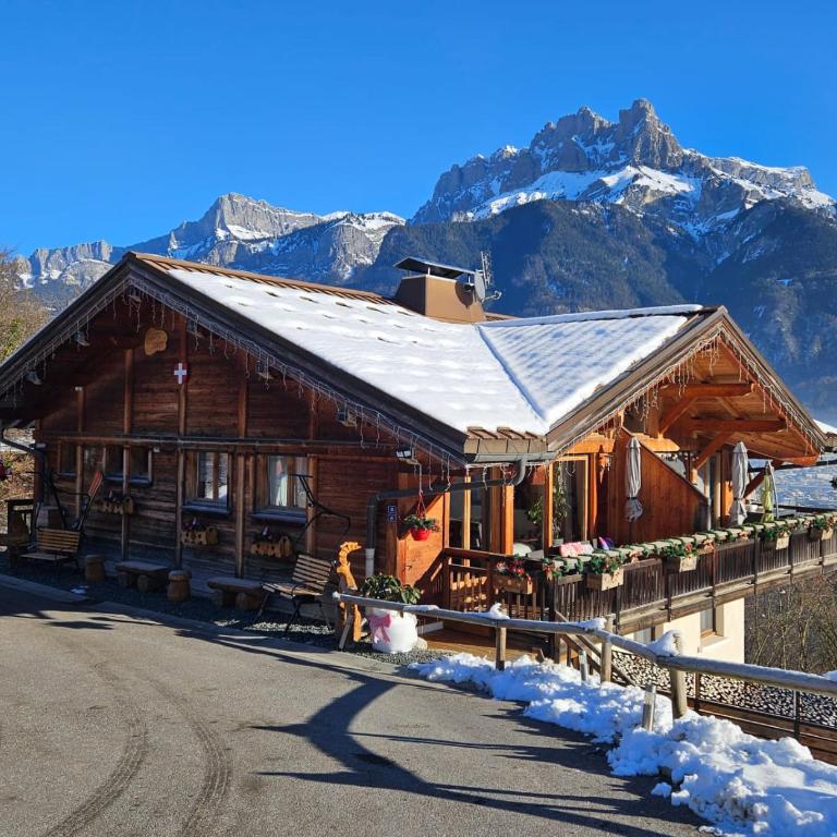 SUPERBE DEMI CHALET LUXUEUX 120M² 8 Personnes à SALLANCHES. - Chalet Supérieur - 1