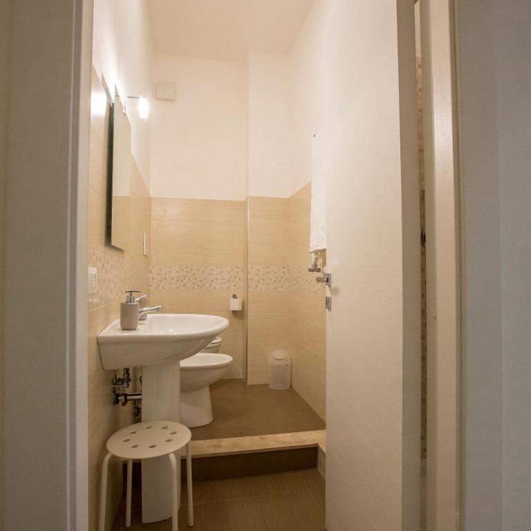 B&B Siracusa Holidays - Double or Twin Room with Private Bathroom in the room - 2