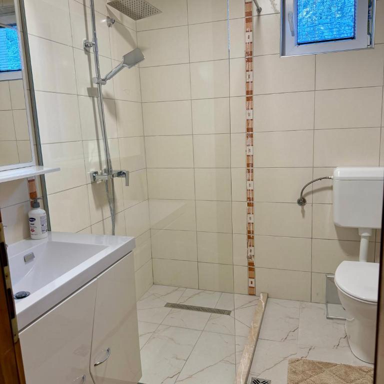 Winter Holiday Home TT - Three Bedroom House - 7