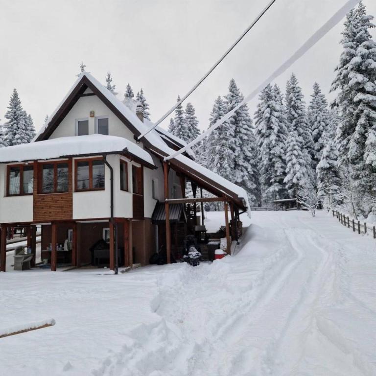 Winter Holiday Home TT - Three Bedroom House - 2