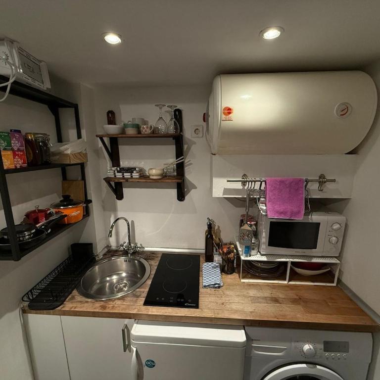 Cosy Studio in the Heart of Lavapiés, Madrid - Amparo - One-Bedroom Apartment - 2