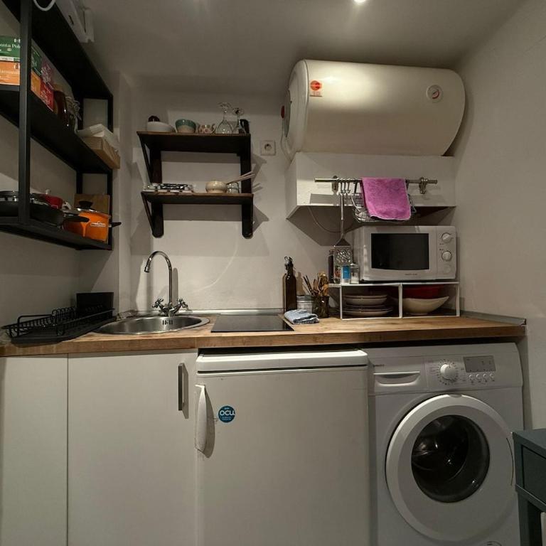 Cosy Studio in the Heart of Lavapiés, Madrid - Amparo - One-Bedroom Apartment - 5