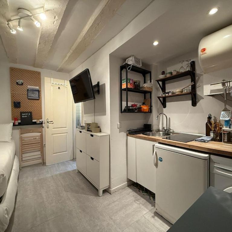 Cosy Studio in the Heart of Lavapiés, Madrid - Amparo - One-Bedroom Apartment - 9
