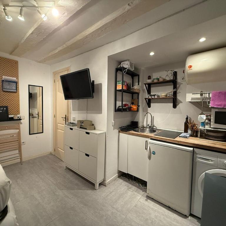 Cosy Studio in the Heart of Lavapiés, Madrid - Amparo - One-Bedroom Apartment - 10