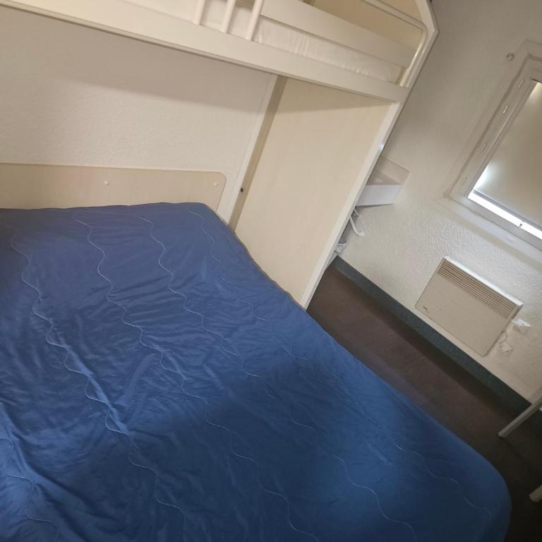 Hotel Class'Eco Carcassonne - Chambre Triple avec Salle de Bains Commune (3 Adultes) - 3