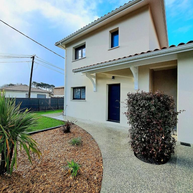 Villa L'Evasion, neuve, 4 chambres, 8pers, piscine chauffée - Villa - 1