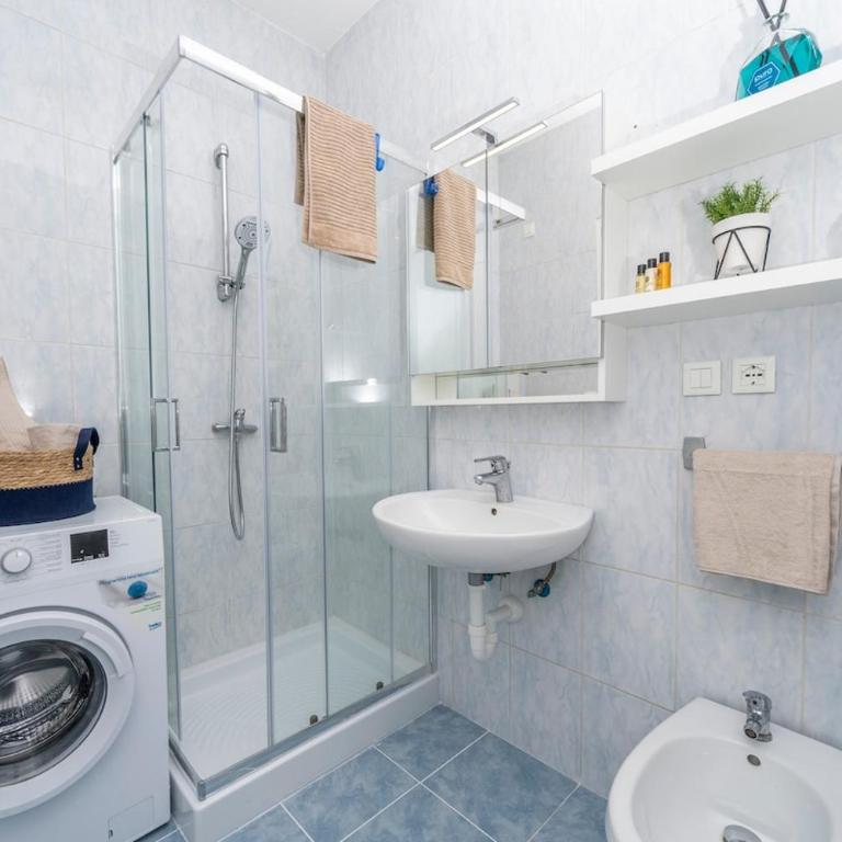Piazzale Chiavris-Ospedale - A Casa Tua - Appartamento con 1 Camera da Letto - 2