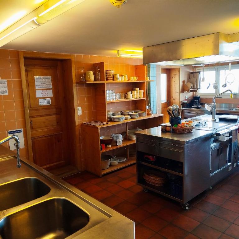 Sonnenhof - Wengens Original Kurhaus - Doppel-/Zweibettzimmer mit Dusche - 4
