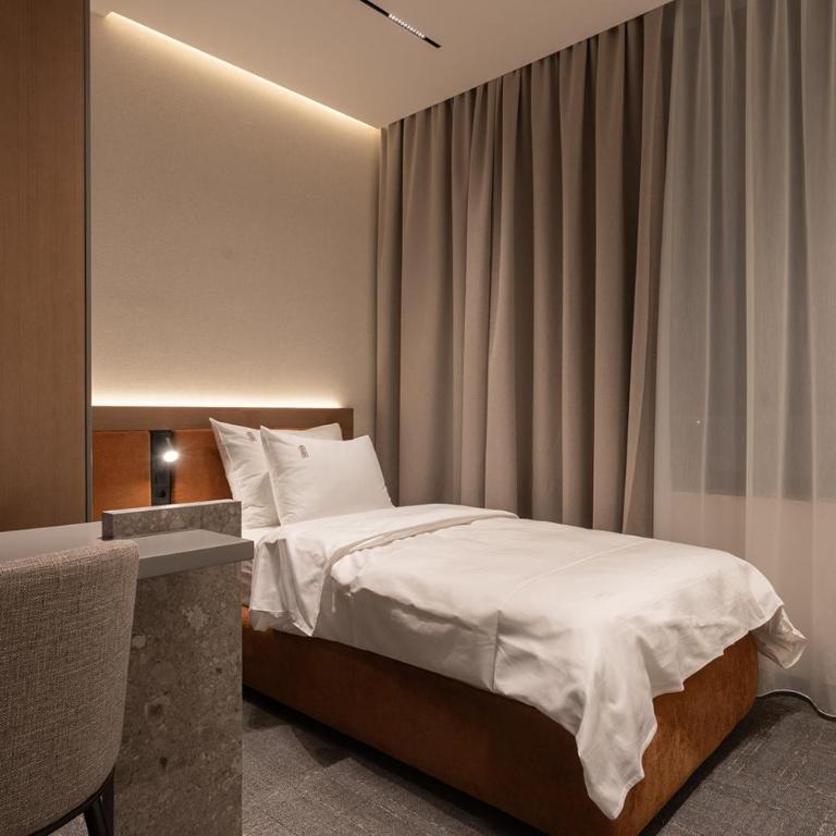 Garni Hotel Galeria - Standardna Trokrevetna Soba - 5