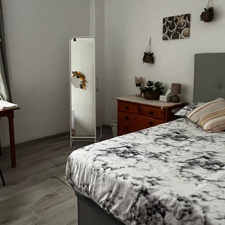 Amanecer Isleño Habitaciones, private Rooms in a Shared 3-Bedroom Apartment in Arrecife, Lanzarote - Habitación Doble con baño compartido - 1