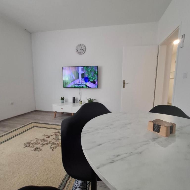 Apple Home - Two-Bedroom Apartment - 29