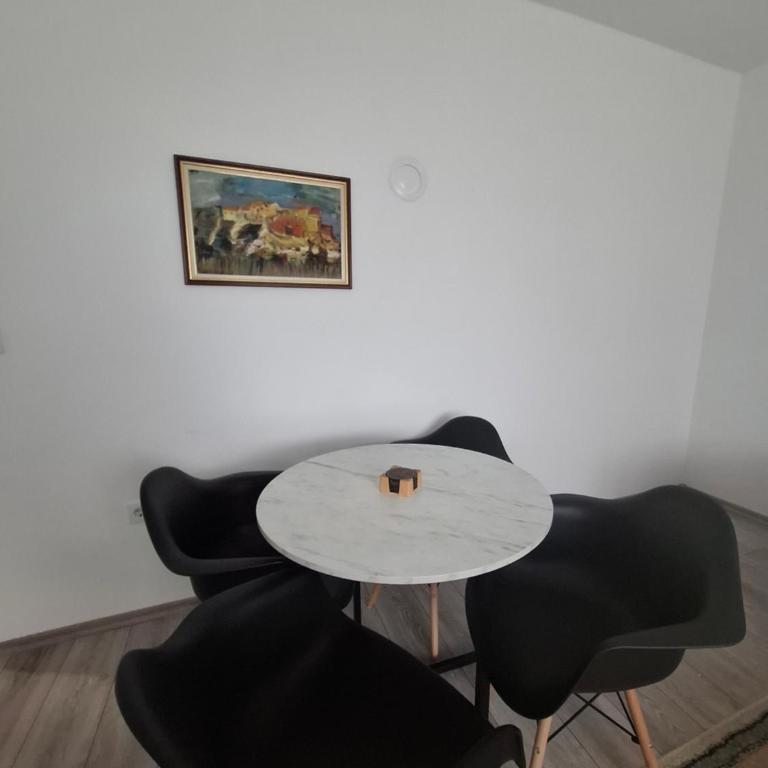 Apple Home - Two-Bedroom Apartment - 26
