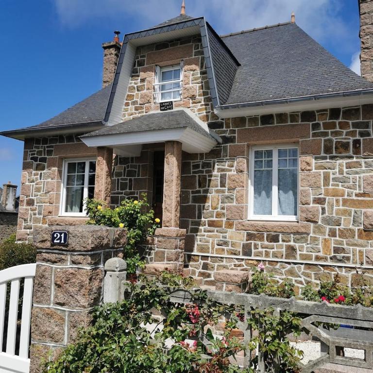 Maison bretonne traditionnelle - Four-Bedroom Vacation Home - 14