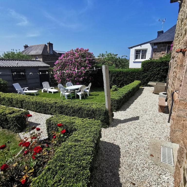 Maison bretonne traditionnelle - Four-Bedroom Vacation Home - 23