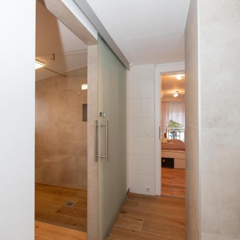 Ferienwohnung Waldblick, Faaker See - Apartment mit 1 Schlafzimmer und Balkon - 24