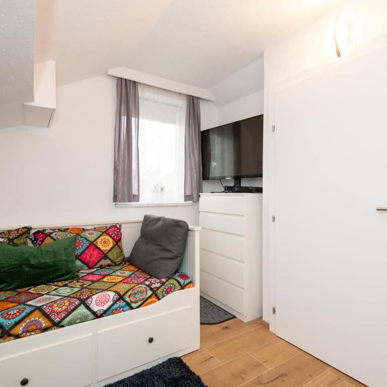 Ferienwohnung Waldblick, Faaker See - Apartment mit 1 Schlafzimmer und Balkon - 32