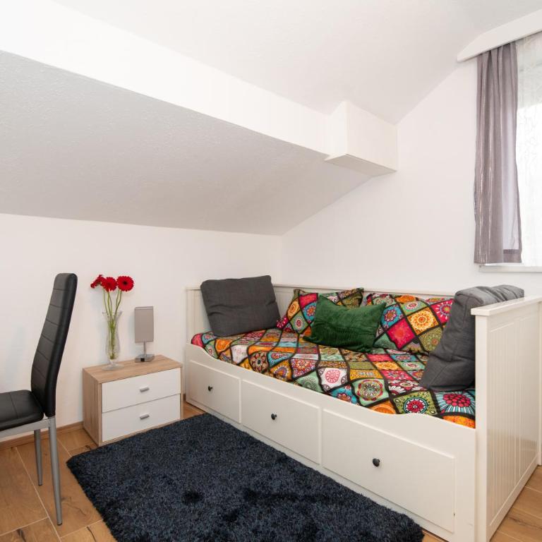 Ferienwohnung Waldblick, Faaker See - Apartment mit 1 Schlafzimmer und Balkon - 33