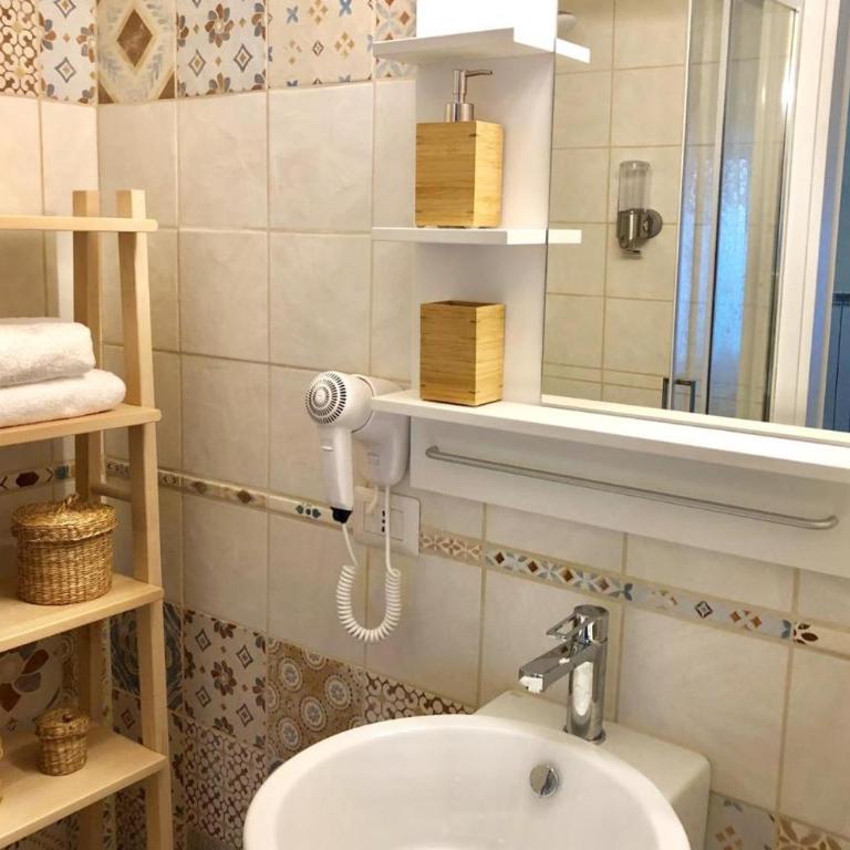 Fiori di Acaia - Camera Tripla con Bagno Privato - 3