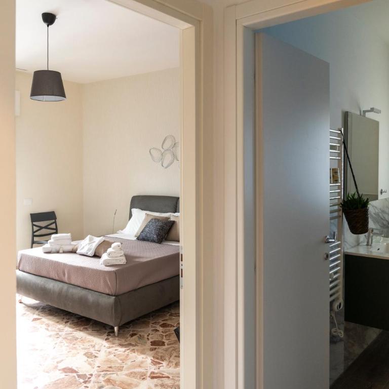 Le Chicche room&suites - Camera Matrimoniale con Bagno Privato - 8