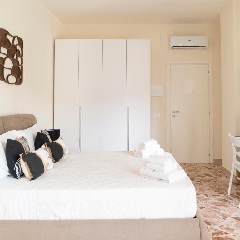 Le Chicche room&suites - Camera Matrimoniale con Letto Supplementare - 9