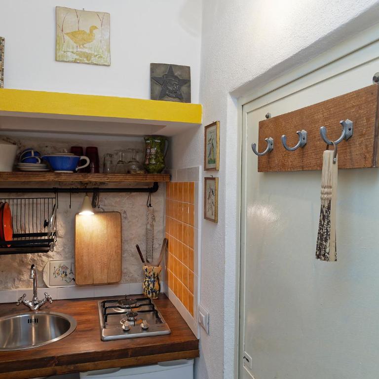 AlCOVA REALE Apartment and organic honey millefiori Cisternino cda specchia 33 - Appartamento con 1 Camera da Letto - 40
