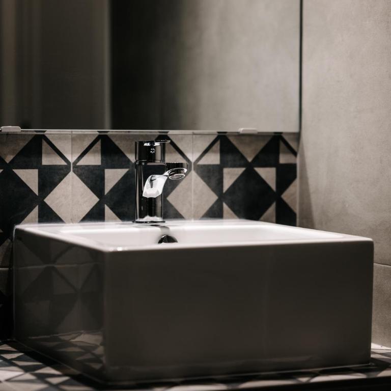 B&B LUMAS - Camera Matrimoniale/Doppia con Letti Singoli con Bagno Privato - 9