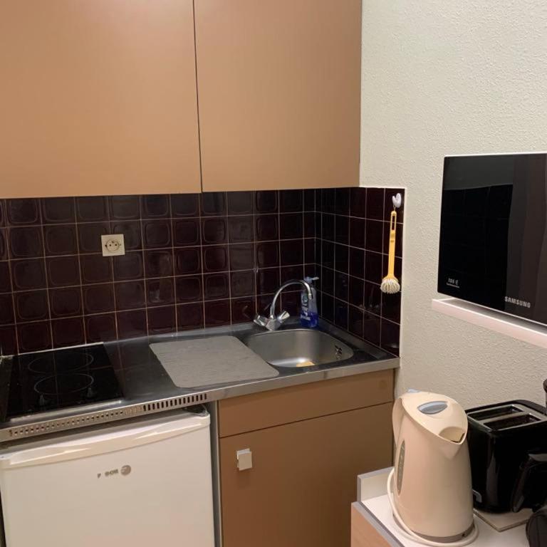 Très jolie studio à louer avec sa belle terrasse de 4m2 idéalement situé dans un hôtel thermale - One-Bedroom Apartment - 5