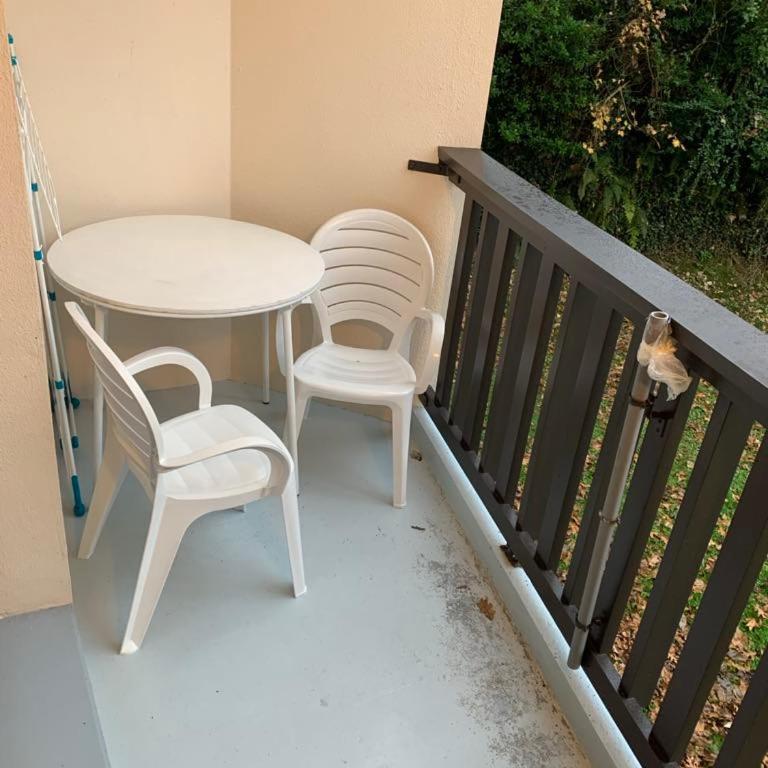 Très jolie studio à louer avec sa belle terrasse de 4m2 idéalement situé dans un hôtel thermale - One-Bedroom Apartment - 10