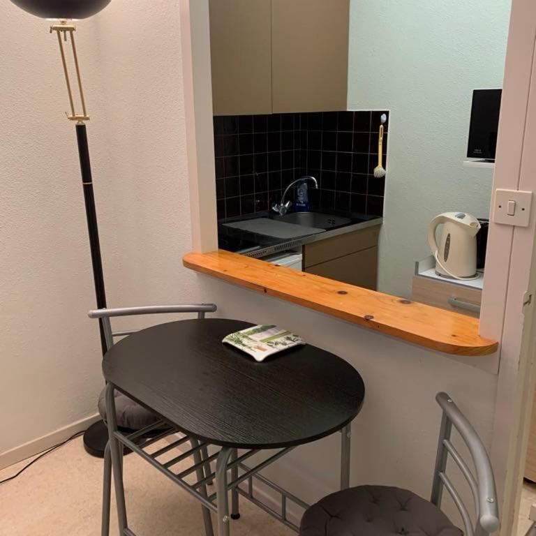 Très jolie studio à louer avec sa belle terrasse de 4m2 idéalement situé dans un hôtel thermale - One-Bedroom Apartment - 16
