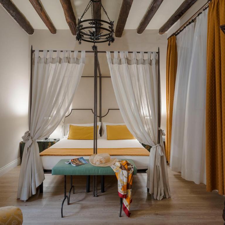 Palazzo Arone dei Baroni di Valentino - Camera Matrimoniale Superior - 3