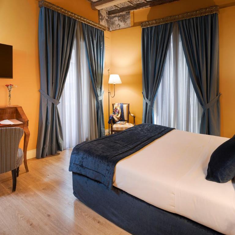 Palazzo Arone dei Baroni di Valentino - Camera Deluxe Matrimoniale/Doppia con Letti Singoli con Balcone - 2