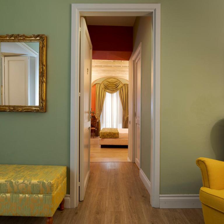 Palazzo Arone dei Baroni di Valentino - Camera Deluxe Matrimoniale/Doppia con Letti Singoli con Balcone - 10