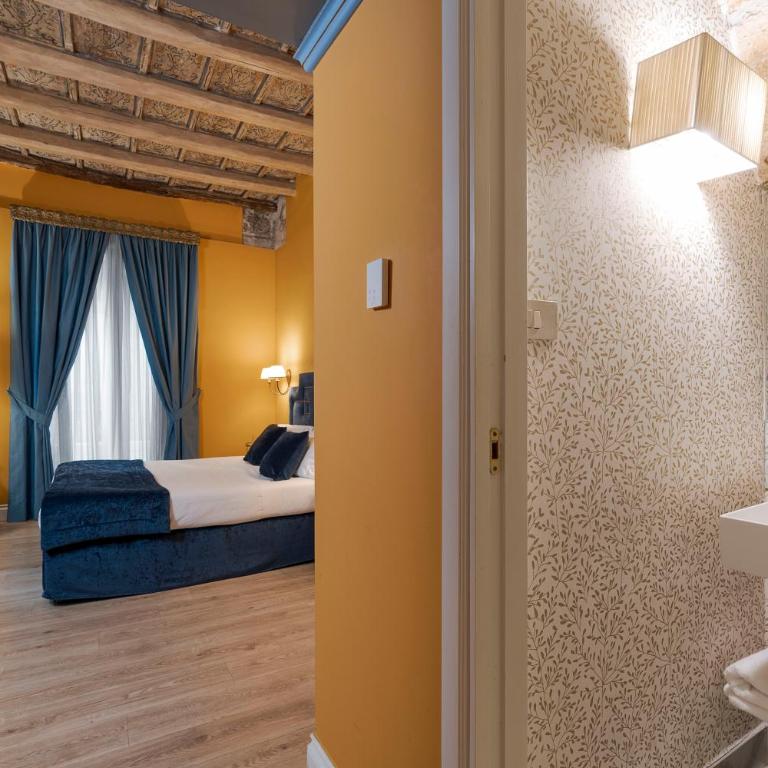 Palazzo Arone dei Baroni di Valentino - Camera Deluxe Matrimoniale/Doppia con Letti Singoli con Balcone - 5