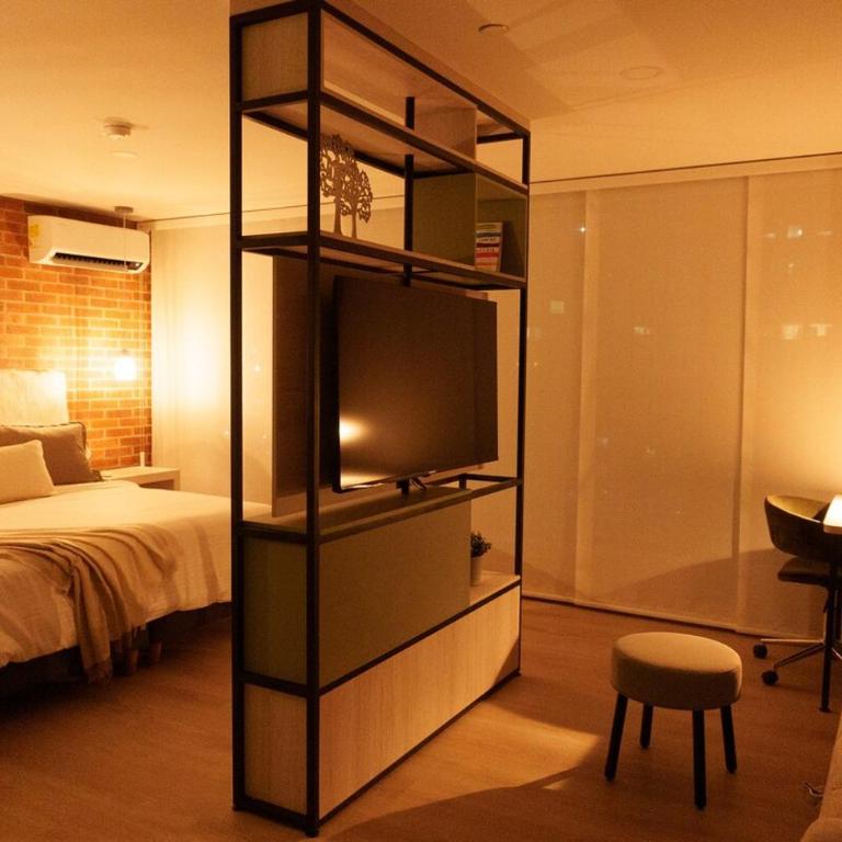 NEW in laurels with air , loft type, giant tv - Apartamento de 1 dormitorio - 1