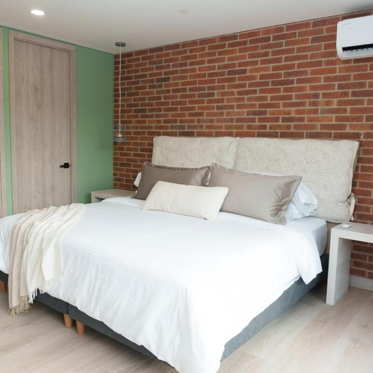 NEW in laurels with air , loft type, giant tv - Apartamento de 1 dormitorio - 5